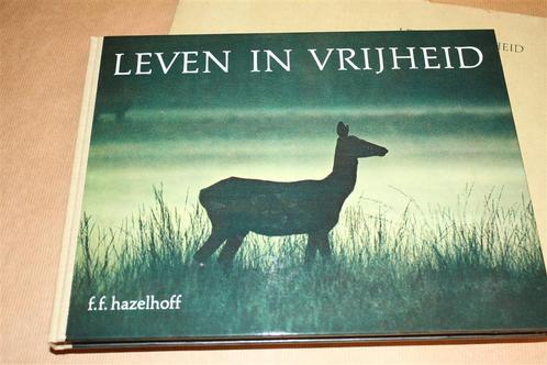Leven in Vrijheid. F.F. Hazelhoff., Boeken, Dieren en Huisdieren, Zo goed als nieuw, Vogels, Ophalen of Verzenden