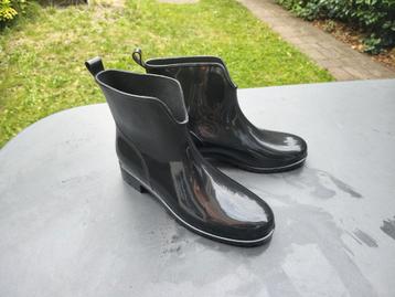Nieuwe enkel regenlaarzen maat 42 zwart beschikbaar voor biedingen