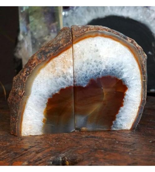 Witte kristallen met bruine kern – Agaat Boekensteun set, Verzamelen, Mineralen en Fossielen, Mineraal, Ophalen of Verzenden