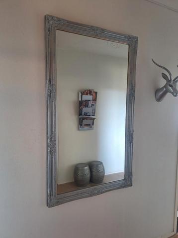 Grote spiegel met zilveren lijst - 140x83cm beschikbaar voor biedingen