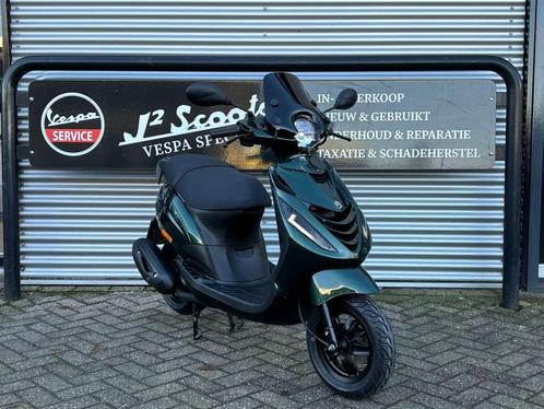 Piaggio Zip Custom Jaguar Green Brom 2022 6084 km 1e eig, Fietsen en Brommers, Scooters | Piaggio, Gebruikt, Zip, Maximaal 45 km/u