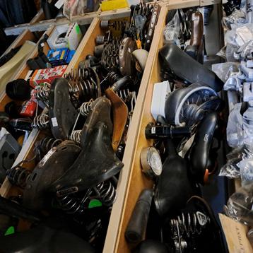 Fiets zadels beschikbaar voor biedingen