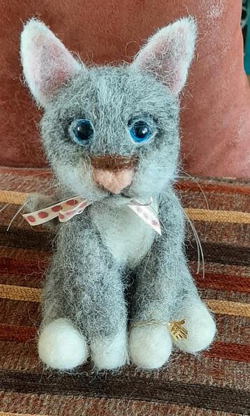 Genaaldvilte poes kitten katje wol naaldvilten handgemaakt  beschikbaar voor biedingen