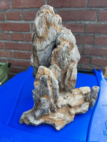 Rots ornament kunstof voor in aquarium beschikbaar voor biedingen