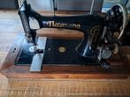 Een echte oude Naumann naaimachine, Ophalen