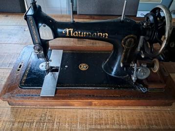 Een echte oude Naumann naaimachine  beschikbaar voor biedingen