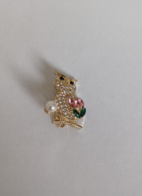 Uiltjes broche, Sieraden, Tassen en Uiterlijk, Broches, Nieuw, Overige materialen, Overige kleuren, Minder dan 4 cm, Met strass