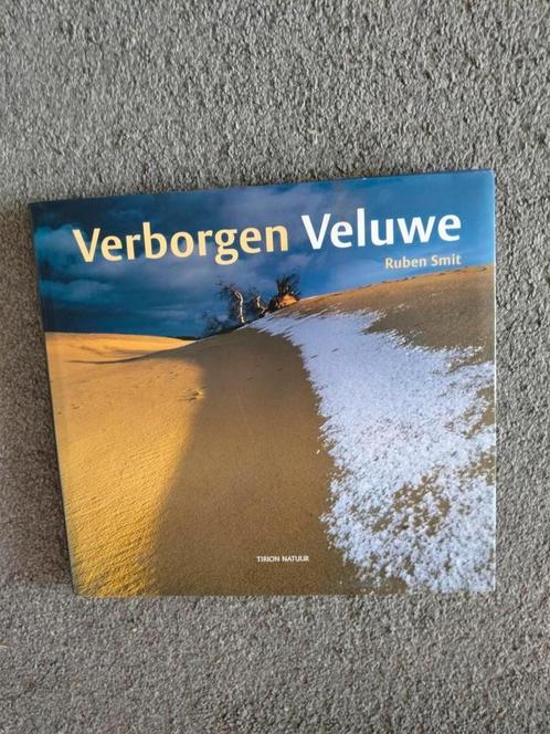 R. Smit - Verborgen Veluwe, Boeken, Natuur, Zo goed als nieuw, Natuur algemeen, Ophalen of Verzenden
