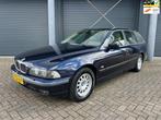 BMW 5-serie Touring 528i Executive Airco / Nap / Cruise, Auto's, Oldtimers, Origineel Nederlands, Te koop, 5 stoelen, Benzine