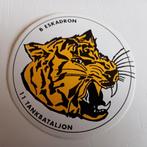 Sticker.   B.ESKADRON.  11 TANKBATALJON., Verzamelen, Militaria | Algemeen, Ophalen of Verzenden, Landmacht, Nederland, Embleem of Badge