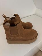 Uggs neumel platform chelsey cognac maat 39, Kleding | Dames, Ophalen of Verzenden, Zo goed als nieuw, Bruin