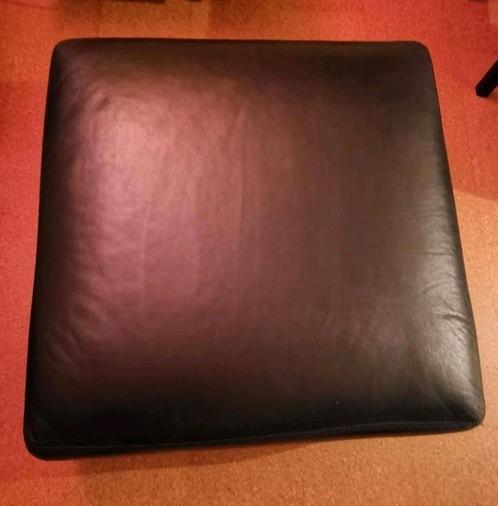 Poef / hocker zwart leer, 92 x 92 x 40 cm, Huis en Inrichting, Banken | Voetenbanken en Poefen, Gebruikt, 75 tot 100 cm, 75 tot 100 cm