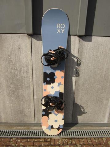 Nieuwe 2025 Roxy XOXO snowboard met bindingen! beschikbaar voor biedingen