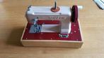 Vintage kinder naaimachine. Zeker 70 jaar oud., Antiek en Kunst, Antiek | Naaimachines, Ophalen of Verzenden