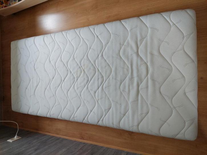 Eénpersoons koudschuim matras met wasbare hoes 90x200 ZGAN, Huis en Inrichting, Slaapkamer | Matrassen en Bedbodems, Zo goed als nieuw