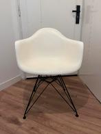 Replica Vitra Eames Dax Chair, Huis en Inrichting, Stoelen, Ophalen, Zo goed als nieuw, Zwart, Eén