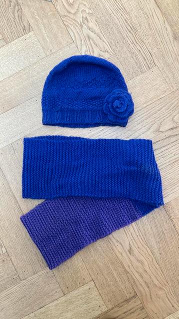 Mooie paarse winterset Muts en kol/sjaal beschikbaar voor biedingen