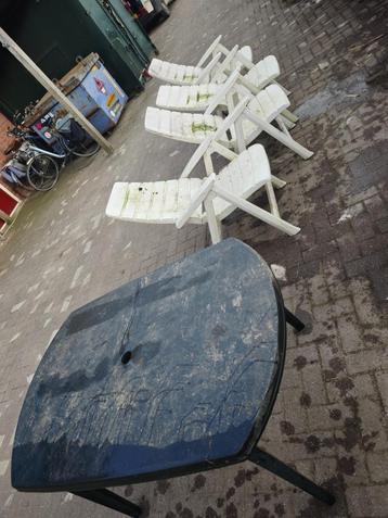 buiten tafel (vies) beschikbaar voor biedingen