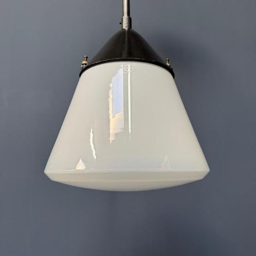 Oude opaline glazen Kandem hanglamp model 409 bauhaus glas, Antiek en Kunst, Antiek | Lampen, Ophalen of Verzenden