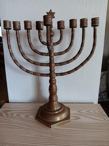 Degelijke zware Joodse Chanoeka Menorah kandelaar, davidster beschikbaar voor biedingen