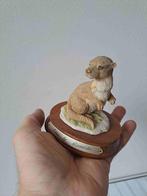 Otter van kunsthars en houten plateau 11x9x11cm, Verzamelen, Dierenverzamelingen, Ophalen of Verzenden, Zo goed als nieuw, Wild dier