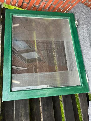 Raam 96x80,5 cm beschikbaar voor biedingen