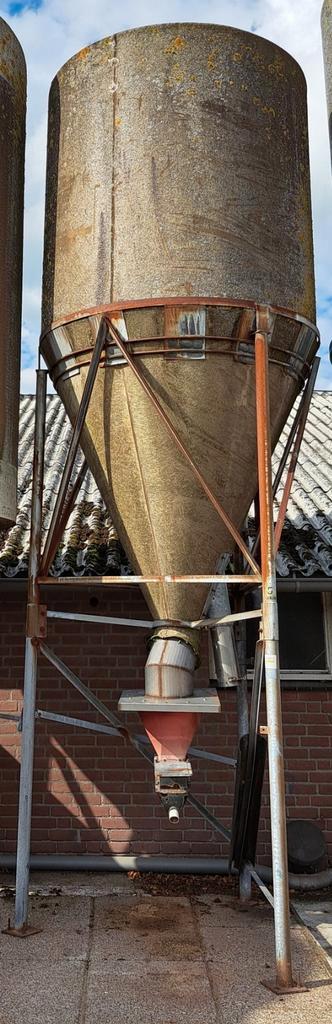 Voersilo 5 ton beschikbaar voor biedingen