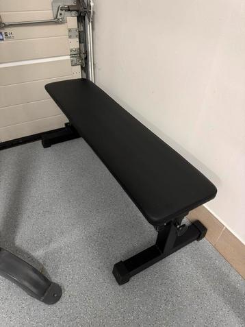 Fitnessbankje beschikbaar voor biedingen