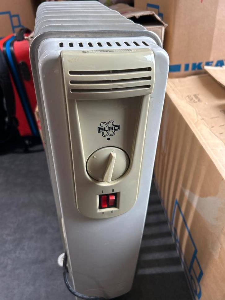 Elektrisch radiator- defect wieltje, Doe-het-zelf en Verbouw, Verwarming en Radiatoren, Gebruikt, 30 tot 80 cm, Minder dan 60 cm