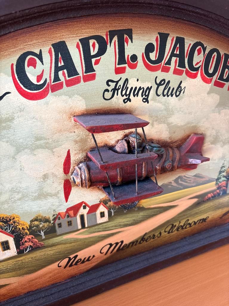≥ Vintage Capt. Jacobs Flying Club Decoratie — Antiek