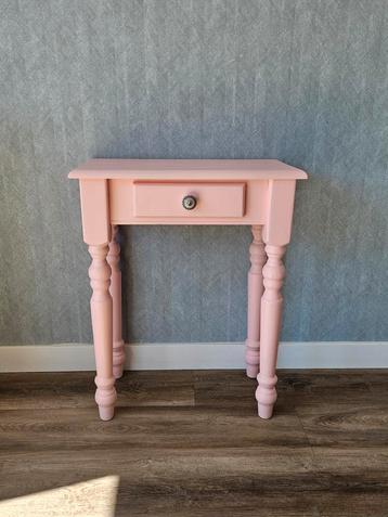 Rose Brocante Wandkastje beschikbaar voor biedingen