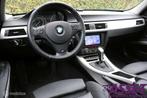 BMW 325i aut Lci Touring High Executive panorama youngtimer, Auto's, Achterwielaandrijving, Gebruikt, Zwart, Bluetooth