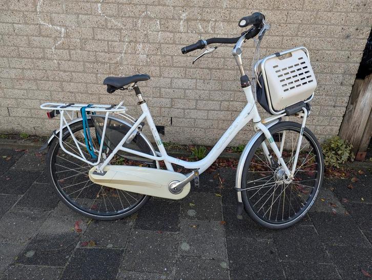 Gazelle Bloom Damesfiets met Mand en Stuurslot, Fietsen en Brommers, Fietsen | Dames | Damesfietsen, Gebruikt, Gazelle, (Extra) lage instap