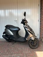 Piaggio Zip 4T Geel Kenteken, Fietsen en Brommers, Scooters | Piaggio, Ophalen, Gebruikt, Overige modellen, Maximaal 45 km/u