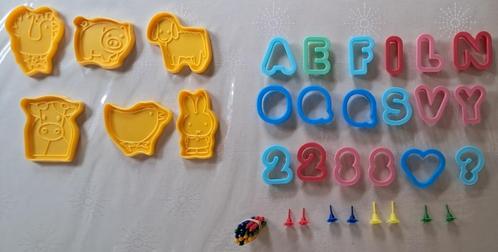 Uitsteekvormpjes o.a. Dick Bruna, kaarsjes en -houders, Hobby en Vrije tijd, Taarten en Cupcakes maken, Zo goed als nieuw, Overige typen