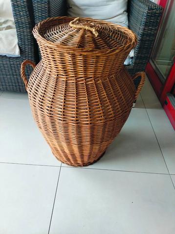 ROTAN RIETEN MAND beschikbaar voor biedingen