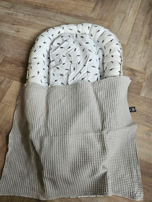 Babynestje tante tuttebel wafel grijs met veertjes, Kinderen en Baby's, Kinderkamer | Beddengoed, Ophalen