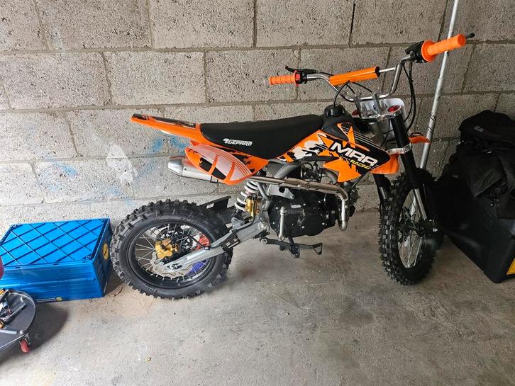 125cc crossmotor maximaal 1 uur op gereden topsnelheid 90kmh, Fietsen en Brommers, Minibikes, Midibikes en Pitbikes, Zo goed als nieuw