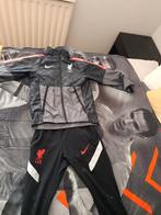 Te koop Liverpool Nike trainingspak, Kinderen en Baby's, Ophalen of Verzenden, Zo goed als nieuw, Sport- of Zwemkleding