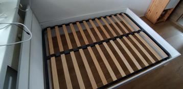 Wit bed met lattenbodem (matrasmaat 140x190)