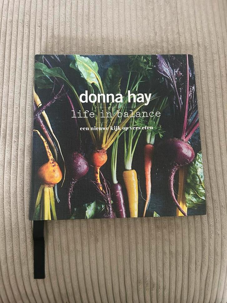 Donna Hay - life in balance, Boeken, Kookboeken, Zo goed als nieuw, Azië en Oosters, Ophalen of Verzenden