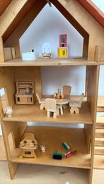 Houten poppenhuis met inboedel, Ophalen of Verzenden, Gebruikt, Overige typen