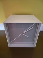 KUBUSKLOK. —. SPACE AGE TAFELKLOK.., Huis en Inrichting, Woonaccessoires | Klokken, Ophalen of Verzenden, Zo goed als nieuw