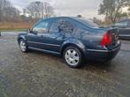 Volkswagen Bora 2.0 85KW 2004 Blauw, Stof, Bora, 4 cilinders, 1984 cc