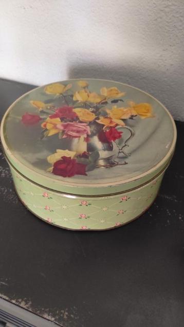 Vintage koektrommel met foto rozen beschikbaar voor biedingen