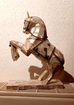 Antiek beeld van steigerend paard in parelmoer, Antiek en Kunst, Kunst | Beelden en Houtsnijwerken, Ophalen