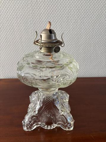 Antieke glazen petroleumlap "prinsess feather". beschikbaar voor biedingen