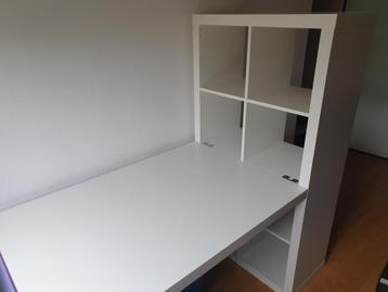 Bureau met Boekenkast - Praktisch en Stijlvol! beschikbaar voor biedingen