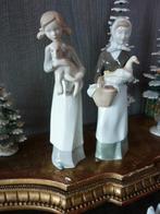 2 Geglazuurde porseleinen beeldjes uit Frankrijk., Antiek en Kunst, Antiek | Keramiek en Aardewerk, Verzenden