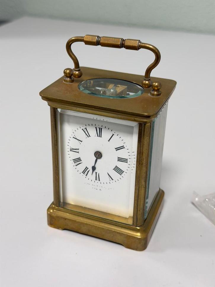 Antieke Victoriaanse Reisklok 1880 Messing werkend + sleutel, Antiek en Kunst, Antiek | Klokken, Ophalen of Verzenden